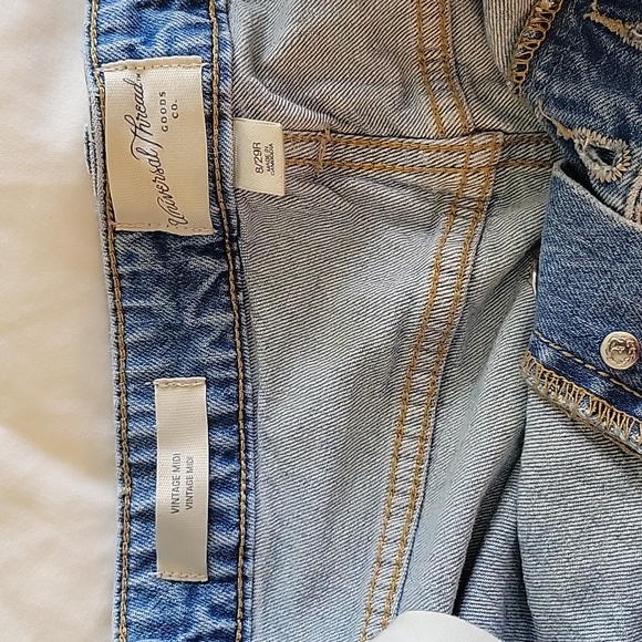 Universal Threads Vintage Midi Shorts - Picture 3 of 3